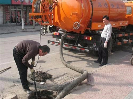 囊谦清掏化粪池，健康生活从这里开始